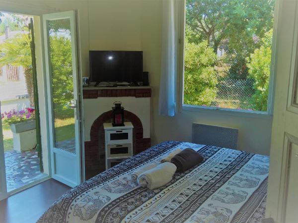 B&B Mob Mimizan On The Beach : photo 5 de la chambre chambre double - vue sur jardin