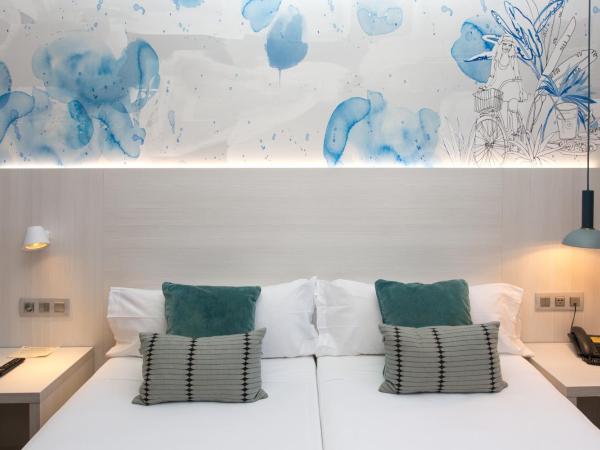 Hostal Operaramblas : photo 6 de la chambre chambre double ou lits jumeaux supérieure