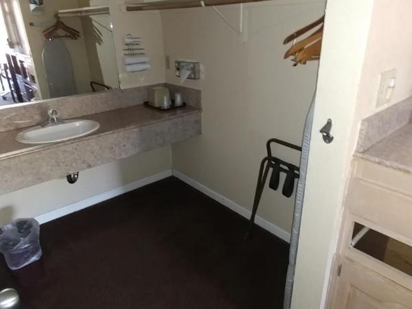 Executive Inn & Suites Sacramento : photo 4 de la chambre suite lit queen-size – non-fumeurs