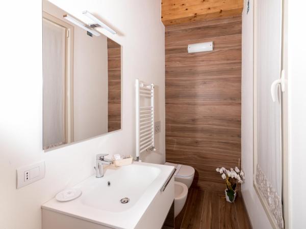 Relais Dei Mandorli : photo 10 de la chambre chambre double avec salle de bains privative