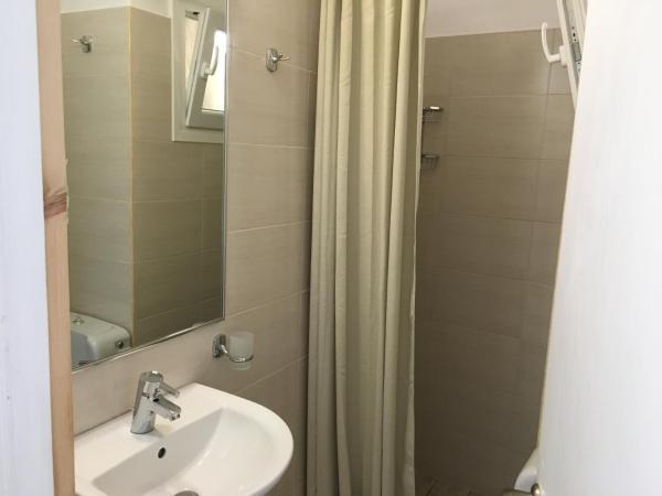 Ioanna's House : photo 5 de la chambre chambre triple confort avec balcon - vue latérale sur mer