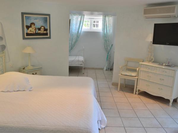 Hotel Villa Des Anges : photo 1 de la chambre chambre triple