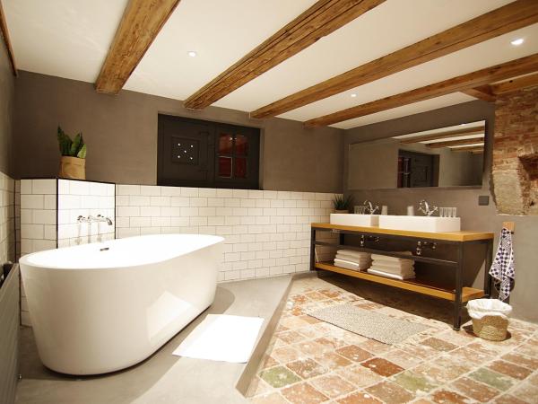Authentic Farmhouse - De Vergulden Eenhoorn : photo 7 de la chambre suite avec baignoire