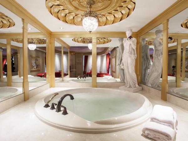 Fantasyland Hotel : photo 4 de la chambre chambre - décoration romaine