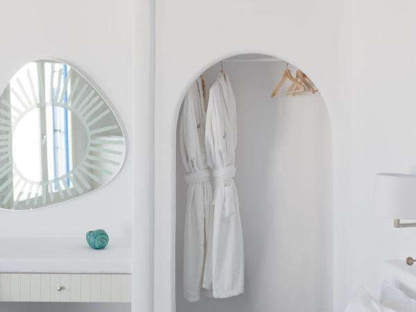 Anemomilos : photo 4 de la chambre studio supérieur avec bain à remous - vue sur mer