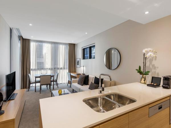 SKYE Hotel Suites Parramatta : photo 3 de la chambre hébergement premier 2 lits king-size 