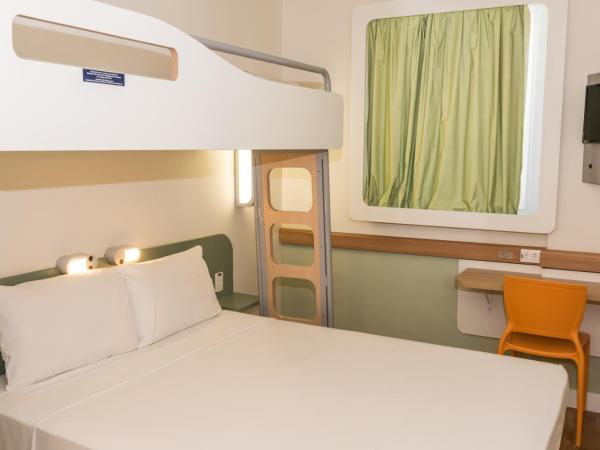 ibis budget RJ Praia de Botafogo : photo 3 de la chambre chambre double standard avec lits superposés