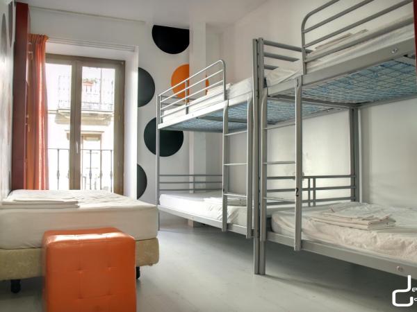 Albergue Revolutum Hostel : photo 2 de la chambre lit superposé dans dortoir mixte