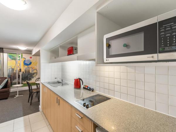 Quality Apartments Melbourne Central : photo 8 de la chambre appartement en sous-sol urbain