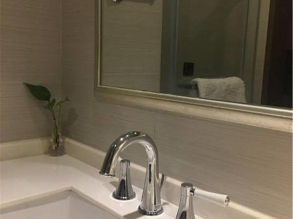 Golden Tulip Bund New Asia (The Former Jinjiang Metropolo Hotel Classiq Shanghai,Rock Bund) : photo 5 de la chambre chambre lit king-size deluxe