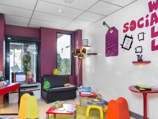 ibis Styles Blois Centre Gare : photo 9 de la chambre suite standard avec 1 lit double et 2 lits simples