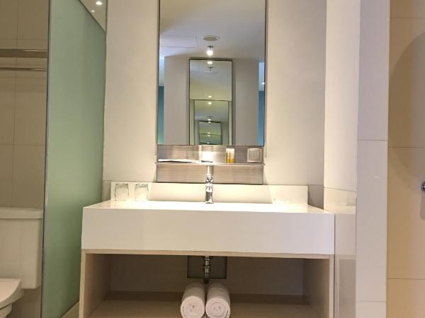 La Lisa Hotel Surabaya : photo 5 de la chambre chambre deluxe