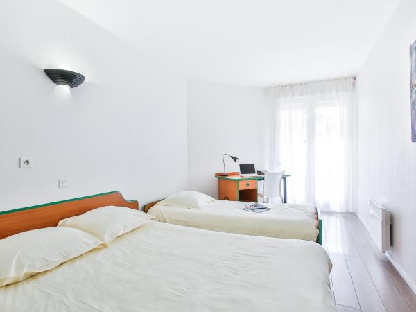 Hôtel et Résidence Les Lauréades Clermont-Ferrand Centre Jaude : photo 1 de la chambre studio (3 adultes)