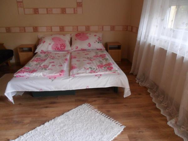 Emese Apartman : photo 4 de la chambre studio avec baignoire