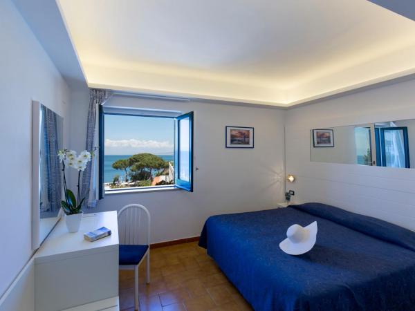 Hotel Il Faro : photo 1 de la chambre chambre double ou lits jumeaux - vue sur mer