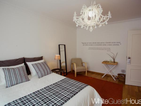 White Guest House : photo 8 de la chambre chambre double avec salle de bains privative