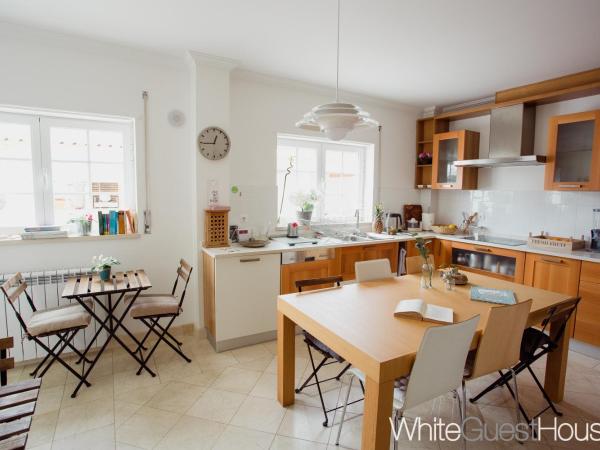 White Guest House : photo 9 de la chambre chambre double avec salle de bains privative