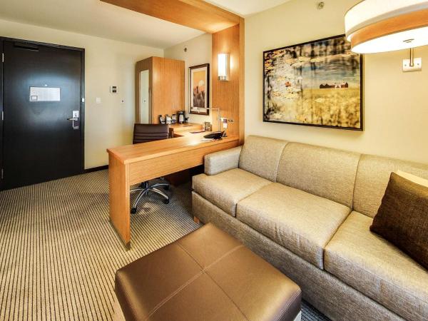 Hyatt Place Edmonton West : photo 9 de la chambre chambre lit king-size avec canapé-lit