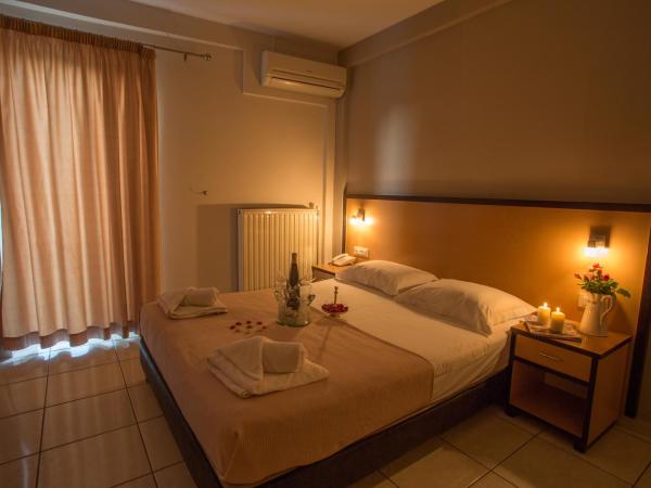 Theofilos City Hotel : photo 4 de la chambre chambre double avec balcon