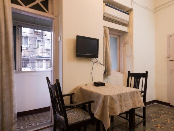 Bed and Breakfast at Colaba : photo 3 de la chambre petite chambre double