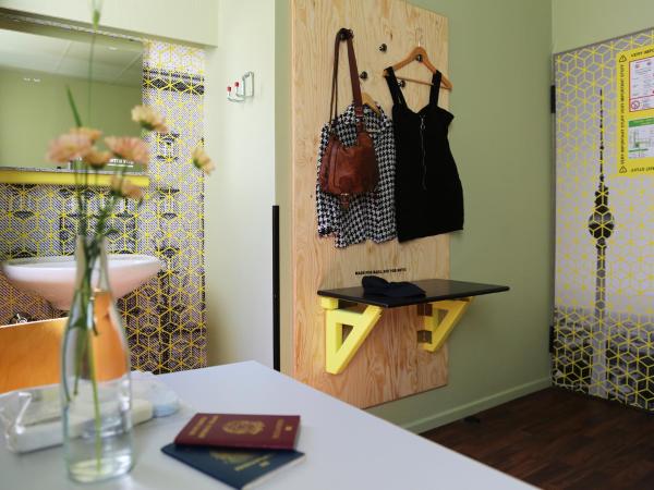 Amstel House Hostel : photo 1 de la chambre chambre lits jumeaux avec salle de bains commune