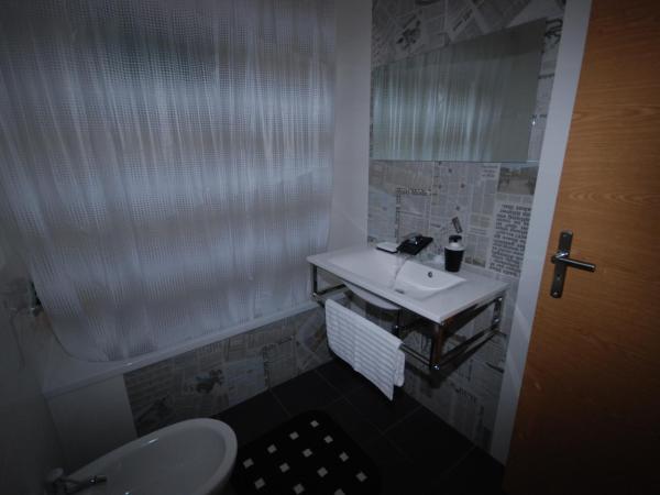 Green Wave Hostel : photo 1 de la chambre chambre familiale avec salle de bains commune