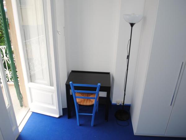 Olympia Hotel : photo 9 de la chambre chambre double ou lits jumeaux Économique avec salle de bains privative séparée