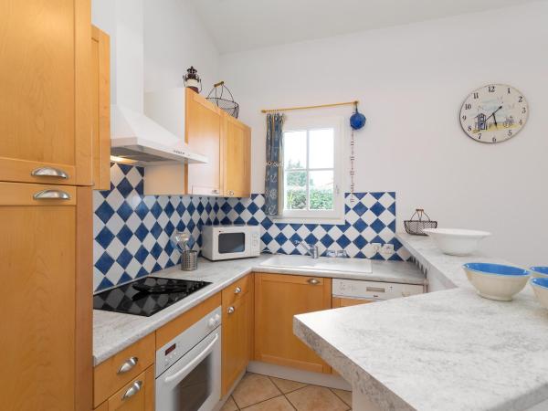 Madame Vacances Le Domaine de Vertmarines : photo 2 de la chambre villa 4 chambres avec piscine privée