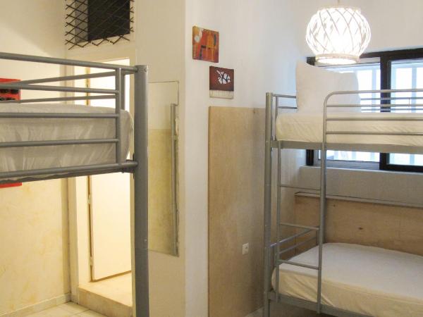 Rhodes Backpackers Boutique Hostel and Apartments : photo 2 de la chambre lit dans dortoir mixte de 4 lits