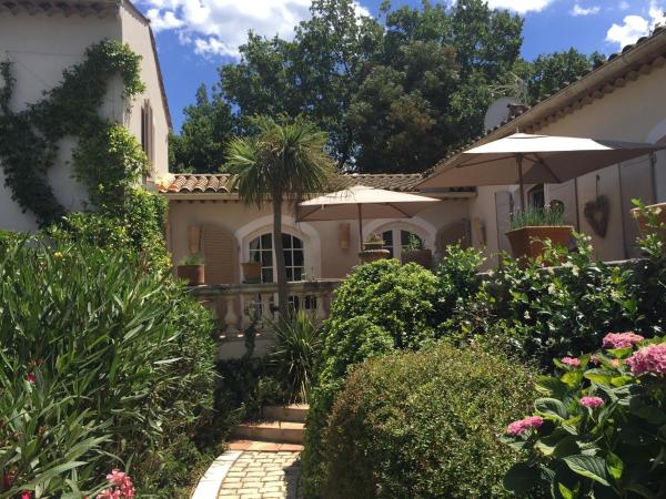 Villa La Begude : photo 8 de la chambre chambre double avec balcon 2 - vue sur piscine - 20 m²