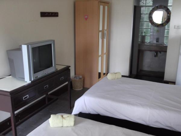 Rim Ping Guest House : photo 1 de la chambre chambre lits jumeaux d'angle