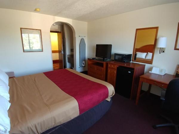 Econo Lodge Inn & Suites Albuquerque East I-40 Eubank Exit : photo 3 de la chambre chambre lit king-size - fumeurs