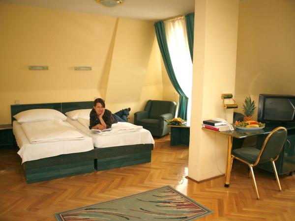 Hotel Bara Budapest : photo 9 de la chambre chambre familiale