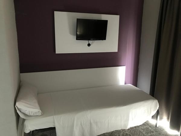 Hostal Boutique BBB Auto check in : photo 4 de la chambre chambre double avec lit d'appoint
