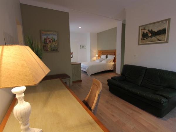 Aux charmes de grasse : photo 7 de la chambre chambre double