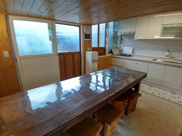 Sophia Hanok Guesthouse : photo 9 de la chambre chambre double avec salle de bains privative