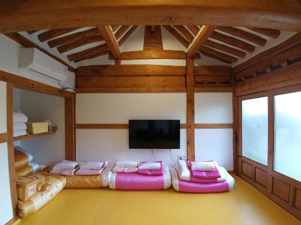 Sophia Hanok Guesthouse : photo 3 de la chambre suite familiale