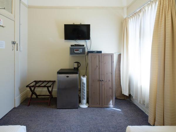 Neutral Bay Lodge : photo 1 de la chambre chambre lits jumeaux avec salle de bains commune