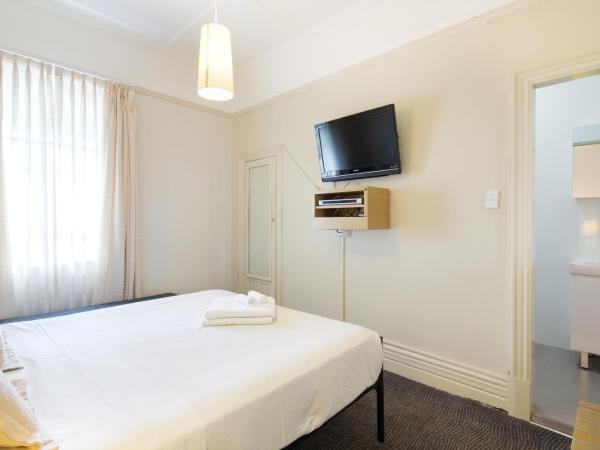 Neutral Bay Lodge : photo 1 de la chambre chambre lit queen-size avec salle de bains privative