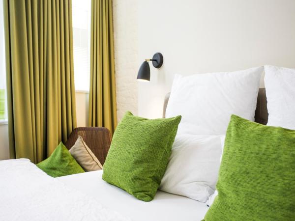 1st Floor Köln 2 : photo 4 de la chambre chambre double supérieure avec baignoire spa