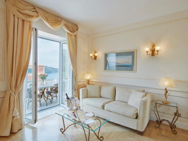 Grand Hotel Excelsior Vittoria : photo 2 de la chambre suite junior - vue latérale sur mer