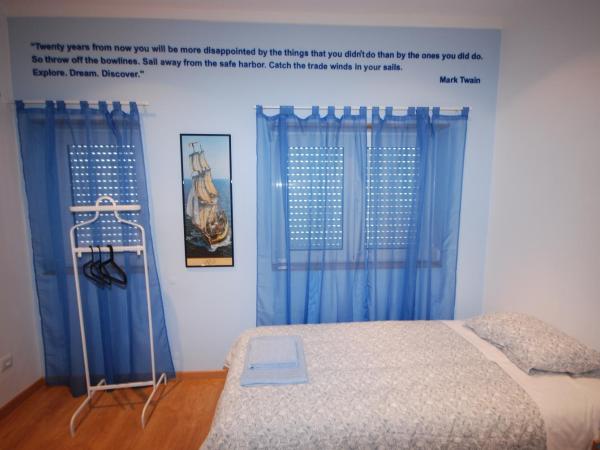 Green Wave Hostel : photo 3 de la chambre chambre lits jumeaux avec salle de bains commune