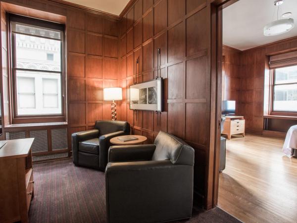 Magnolia Hotel Downtown Dallas : photo 4 de la chambre salon de luxe lit queen-size