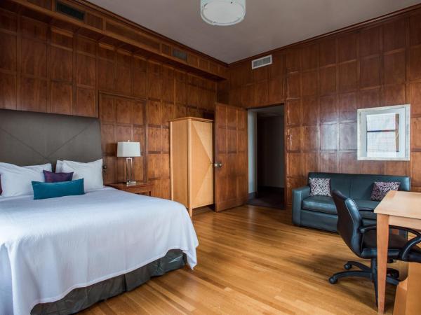 Magnolia Hotel Downtown Dallas : photo 5 de la chambre salon de luxe lit queen-size