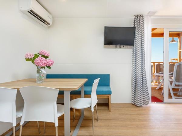 Maistra Camping Polari Mobile homes : photo 6 de la chambre mobile home 2 chambres premium