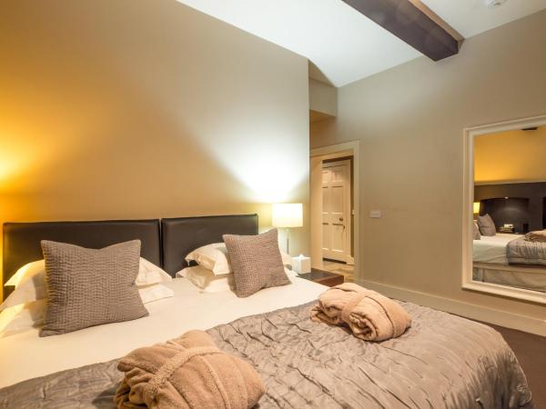 Six Brunton Place Guest House : photo 4 de la chambre chambre double ou lits jumeaux avec salle de bains privative