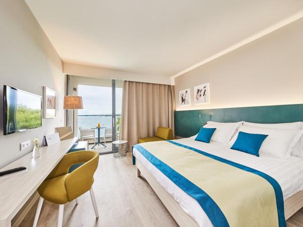 Hotel Sipar Plava Laguna : photo 2 de la chambre chambre premium avec balcon et vue mer