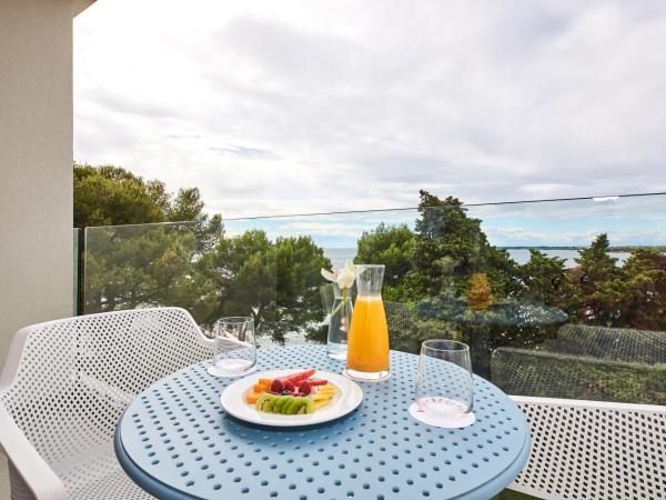 Hotel Sipar Plava Laguna : photo 5 de la chambre chambre familiale premium avec balcon - vue sur mer