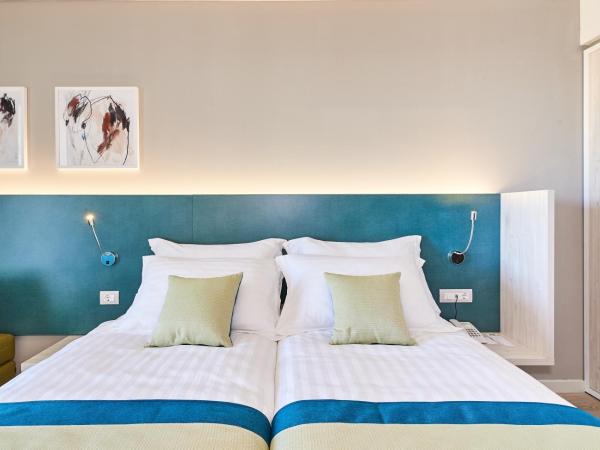 Hotel Sipar Plava Laguna : photo 3 de la chambre chambre familiale supérieure communicante avec balcon