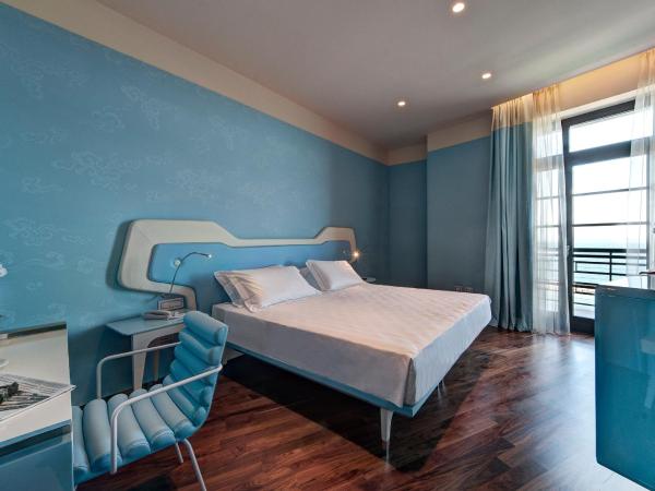 JR Hotels Bari Grande Albergo delle Nazioni : photo 5 de la chambre chambre double avec vue sur mer